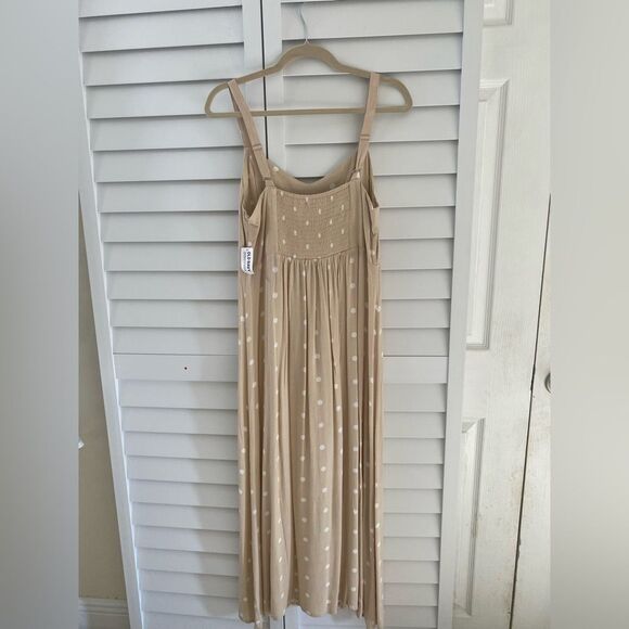 Elegant Polka Dot Maxi Dress in Tan - Picture 4 of 4